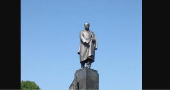 В Харькове "спрятали" памятник Шевченко: чрезвычайное видео