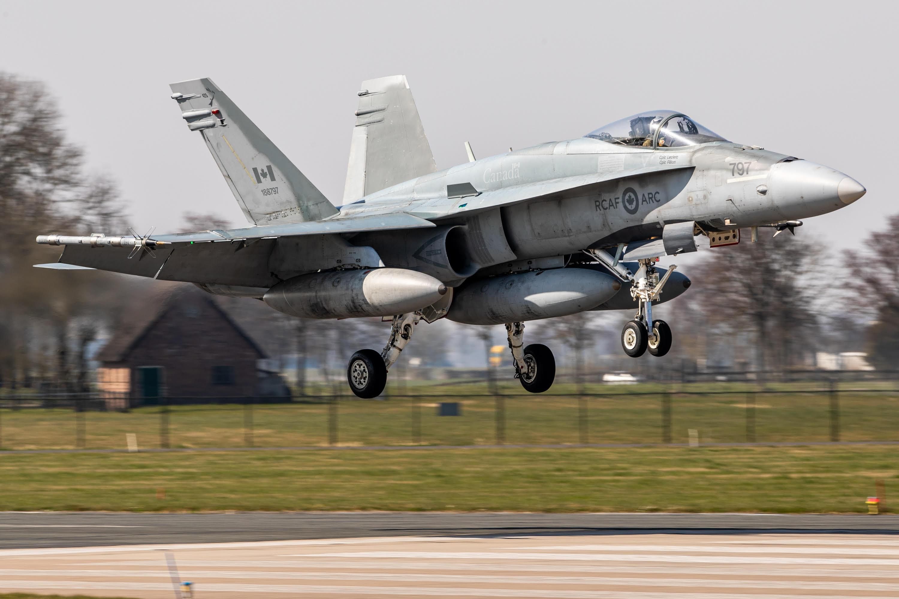 Літаки з 7 країн НАТО прибули на військові навчання до Нідерландів: хто візьме участь - 24 Канал