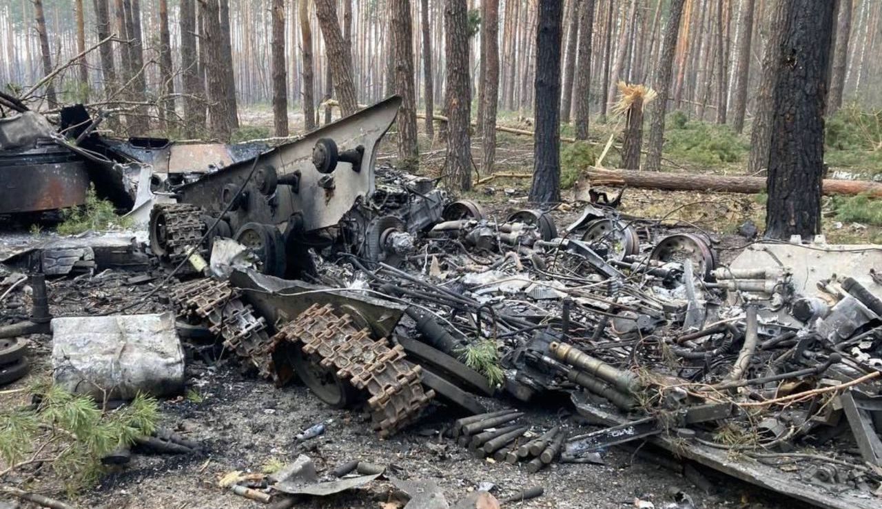"Почти Шишкин": в СБУ показали уничтоженную технику оккупантов посреди леса
