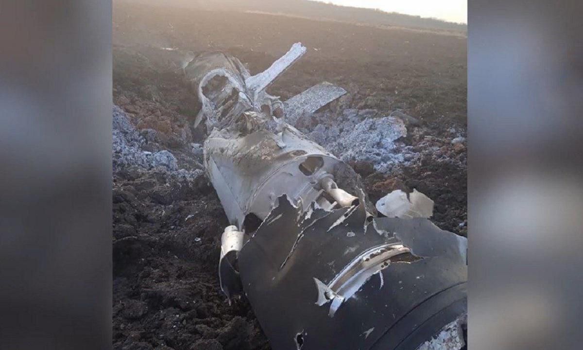 В Винницкой области в поле нашли обломки сбитой российской ракеты "Калибр" - 24 Канал В Винницкой области в поле нашли обломки сбитой российской ракеты "Калибр" - 24 Канал