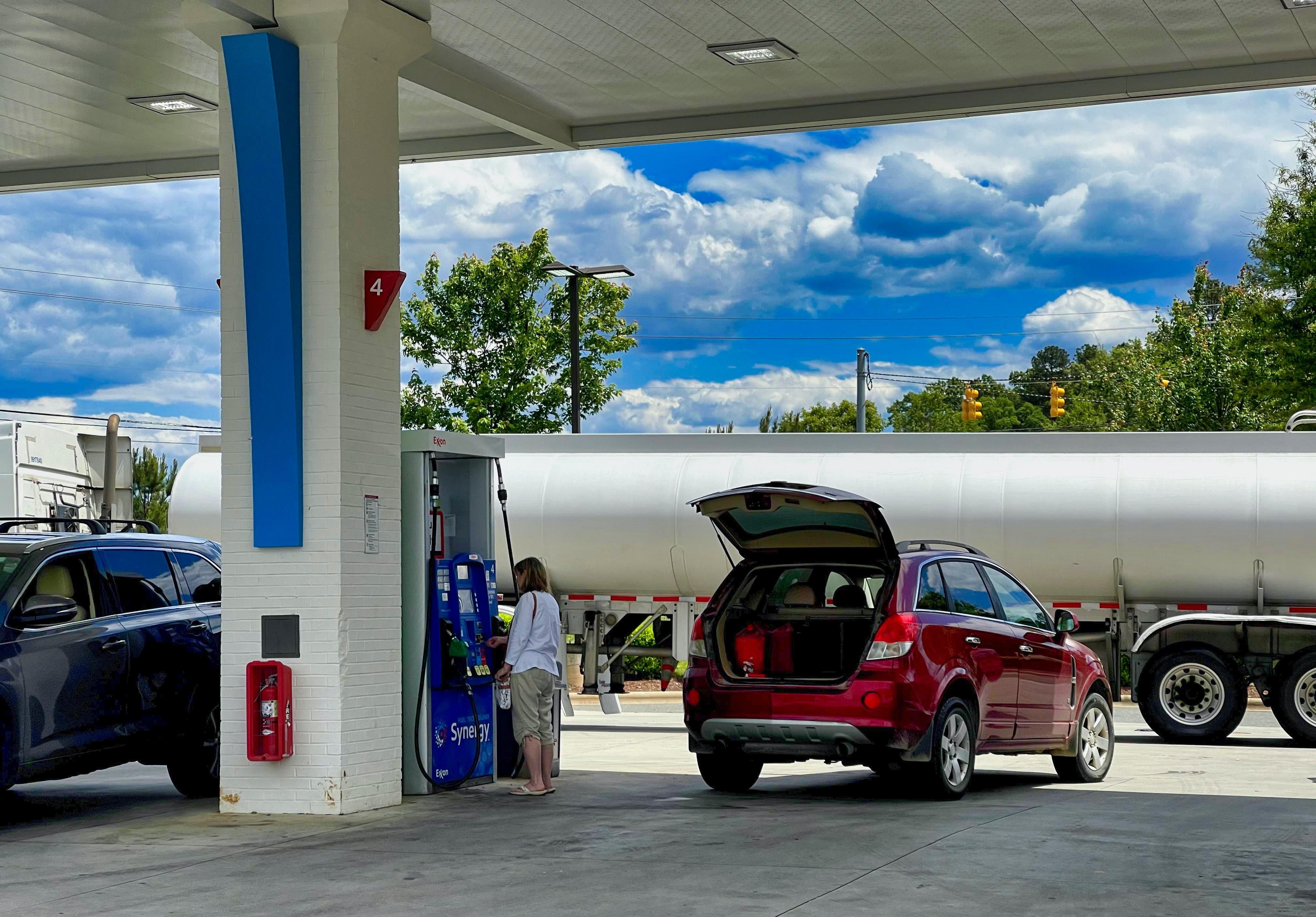 Премиальное топливо станет дешевле: правительство приняло важное решение