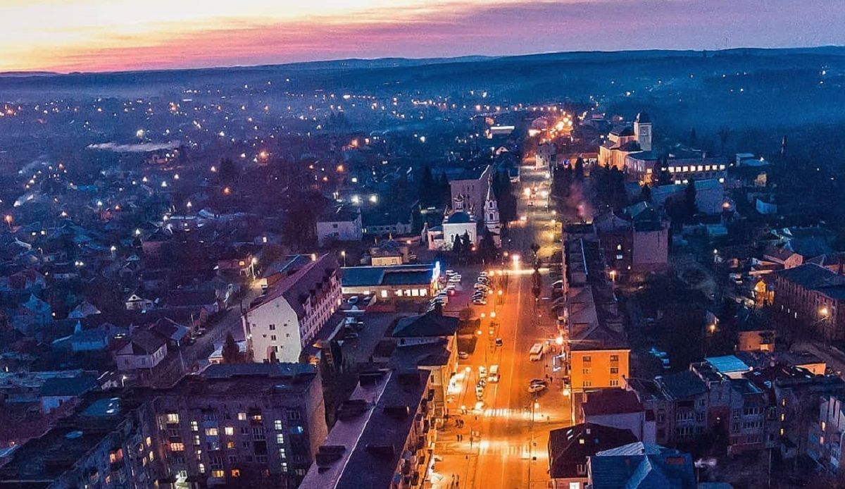 Через обстріл нафтобази в Дубно низка поїздів прямуватимуть із затримкою - 24 Канал Через обстріл нафтобази в Дубно низка поїздів прямуватимуть із затримкою - 24 Канал