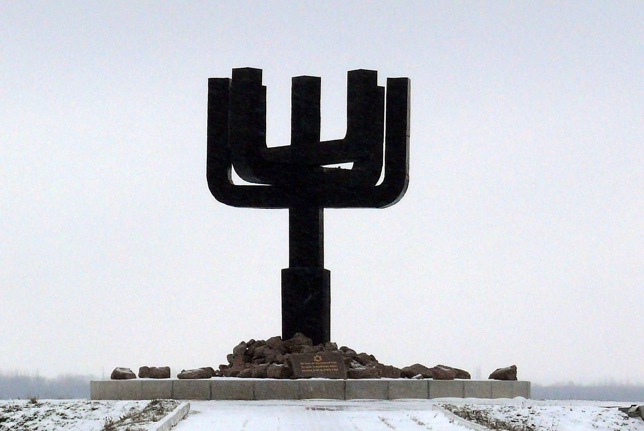 Преступление против истории, – оккупанты "денацифицировали" мемориал жертвам Холокоста