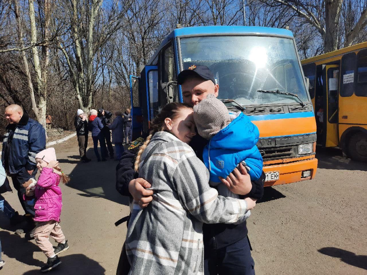 15 автобусів вирушили до Бердянська для евакуації мирного населення Маріуполя - 24 Канал