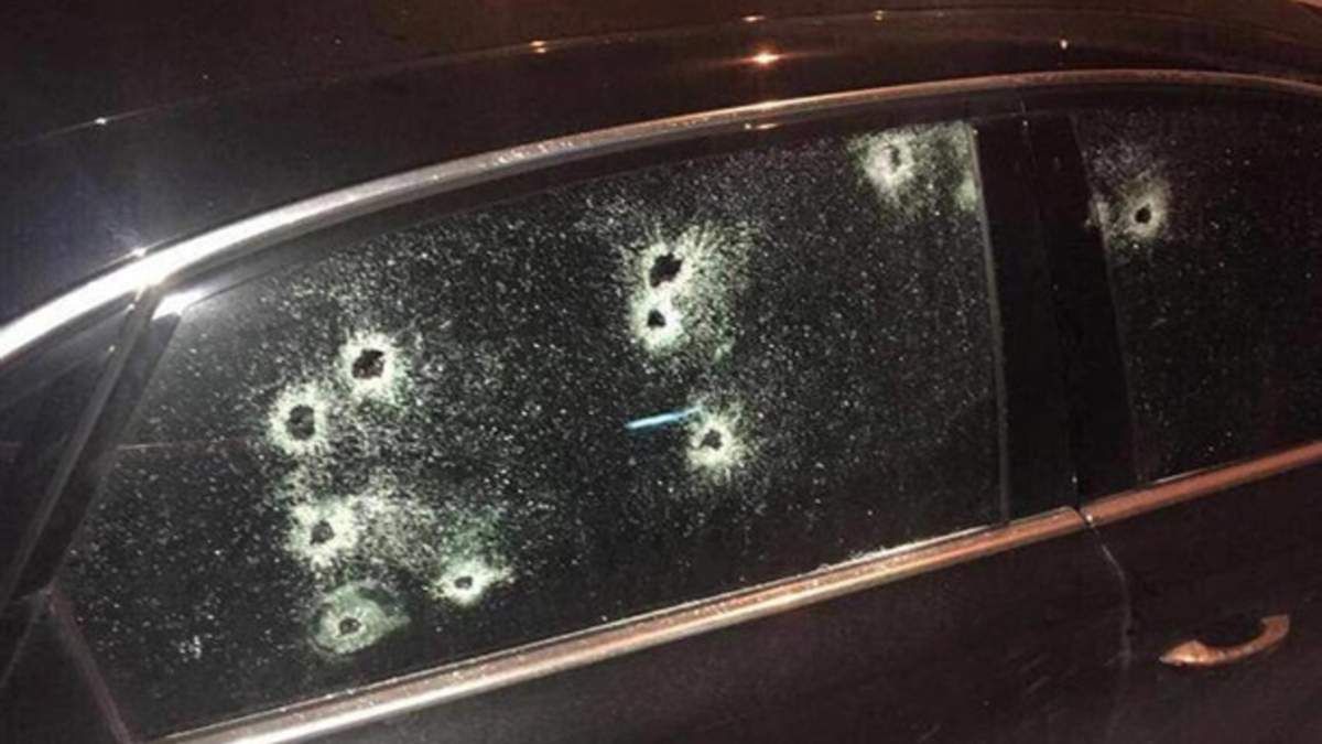 Российские военные обстреляли авто четы пенсионеров, которые пытались выехать из Марьинки Российские военные обстреляли авто четы пенсионеров, которые пытались выехать из Марьинки