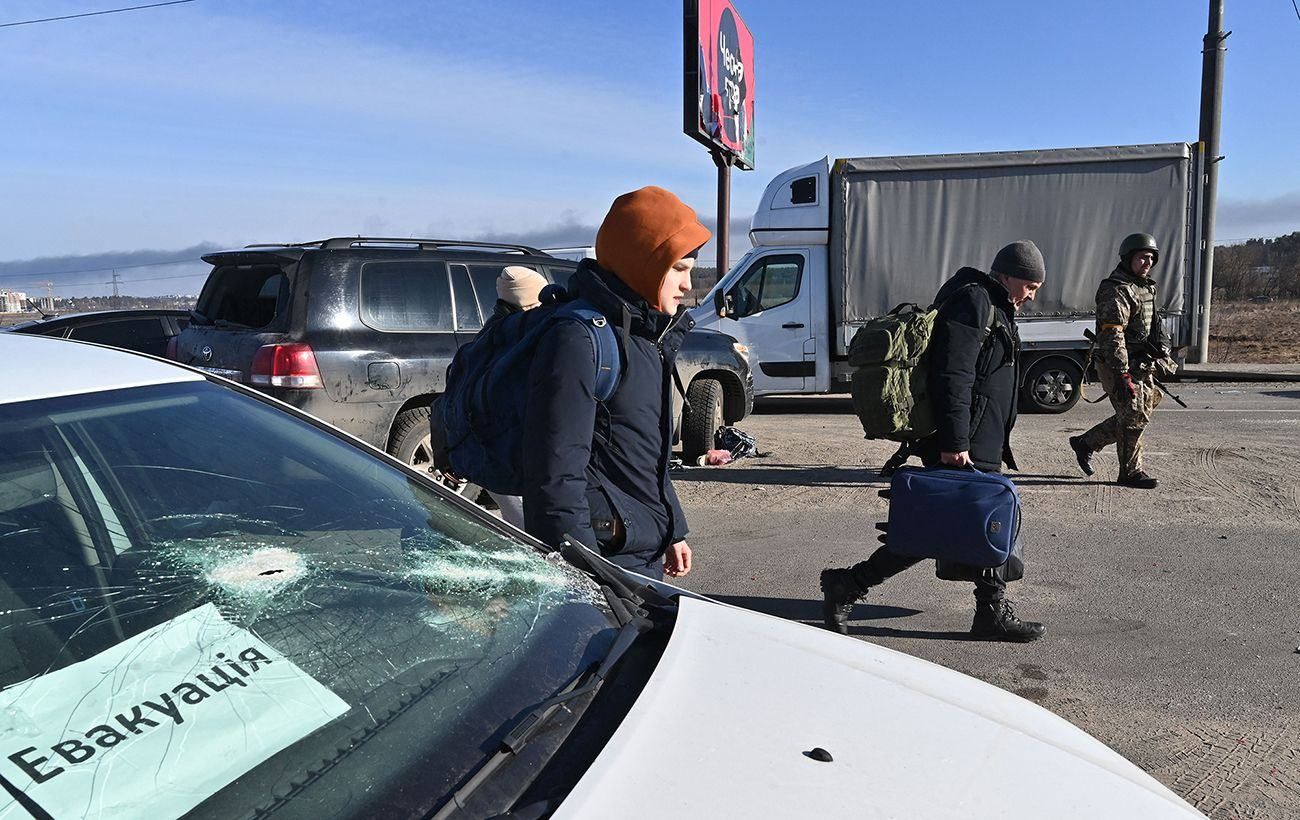 Ночуют в поле и живут в автобусах, – Бойченко о героях-водителях, эвакуирующих мариупольцев