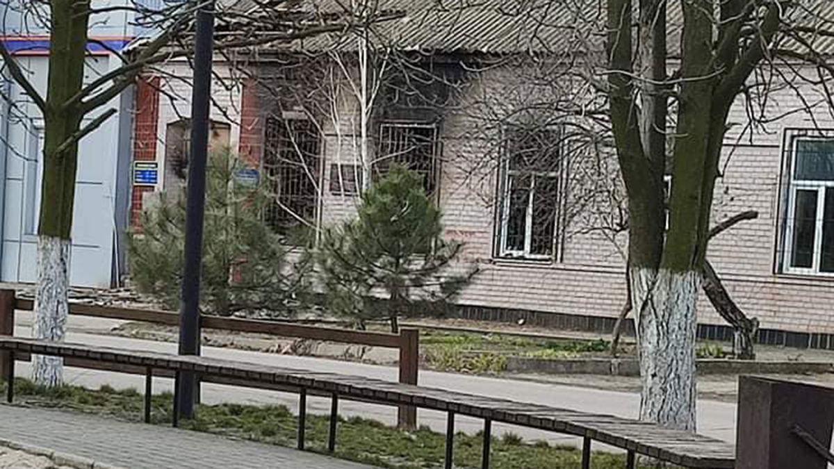 Жителі Генічеська підпалили військомат, в якому розмістились загарбники - 24 Канал