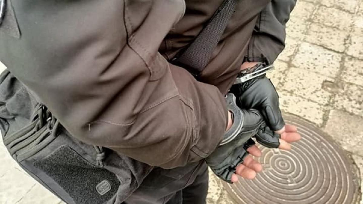 У Лисичанську затримали чоловіка, який передавав росіянам інформацію про розташування ЗСУ - 24 Канал У Лисичанську затримали чоловіка, який передавав росіянам інформацію про розташування ЗСУ - 24 Канал