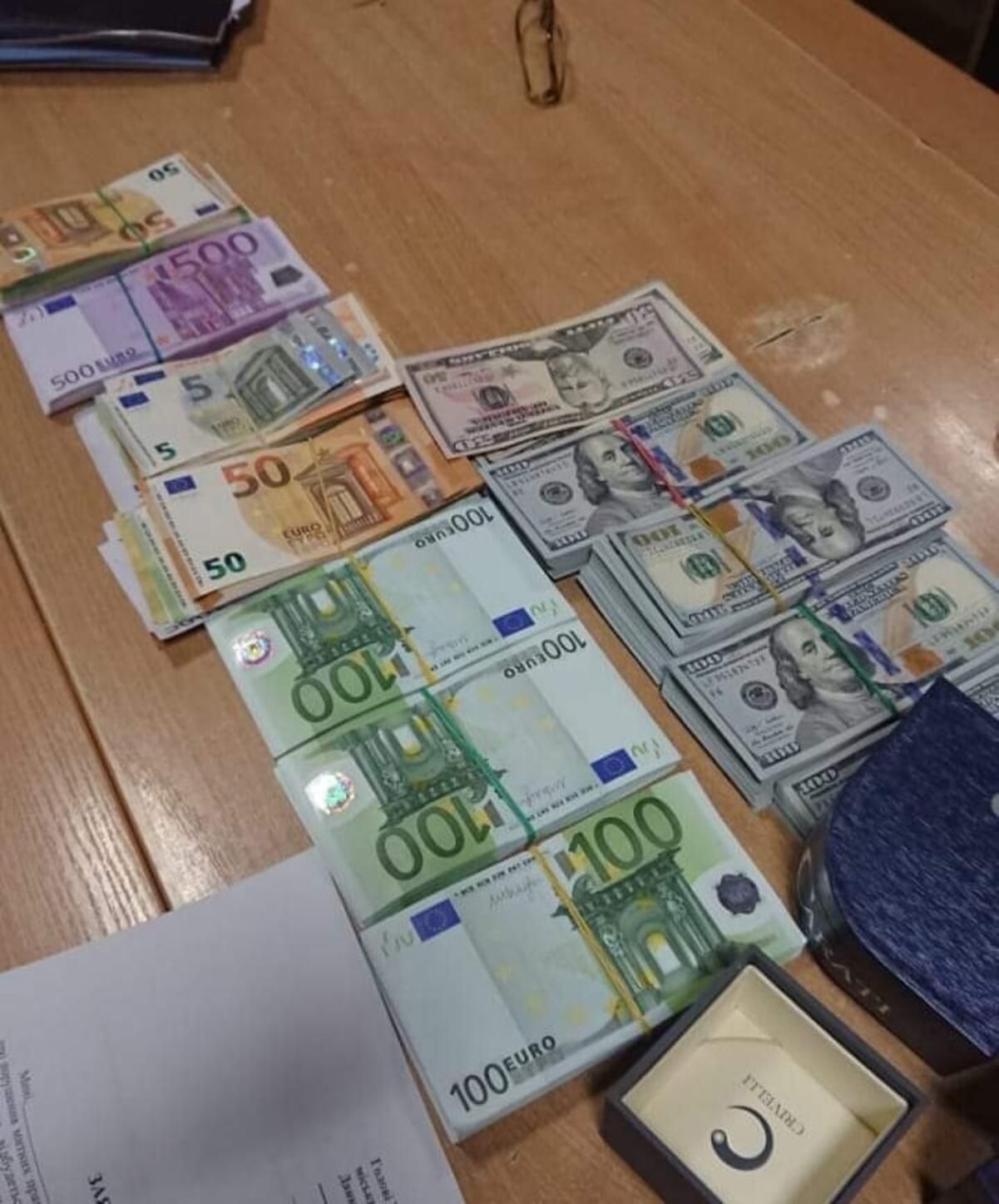 Українка хотіла вивезти в Угорщину 90 тисяч євро і 45 тисяч доларів - 24 Канал Українка хотіла вивезти в Угорщину 90 тисяч євро і 45 тисяч доларів - 24 Канал