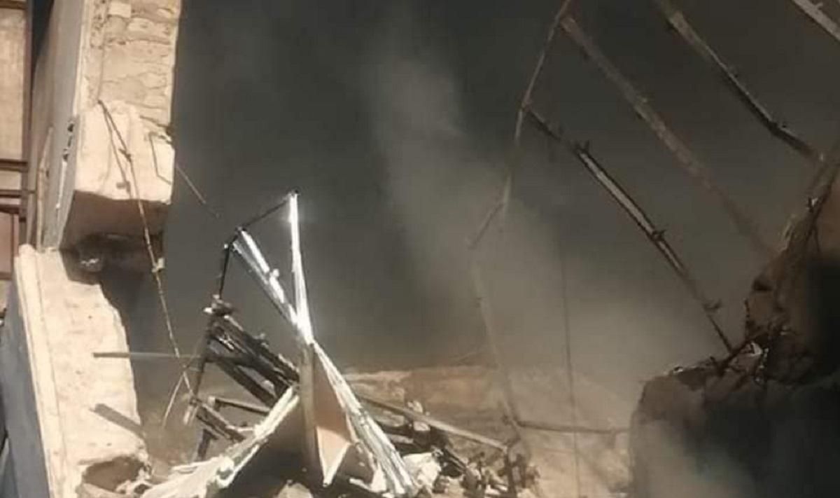 Луганщина под постоянным обстрелом: в Рубежном людей вытащили из-под завалов Луганщина под постоянным обстрелом: в Рубежном людей вытащили из-под завалов