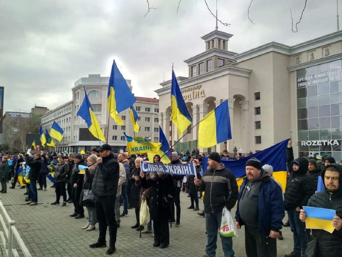 "Свободные люди отстаивают правду": Херсонщина снова вышла на митинг против оккупантов