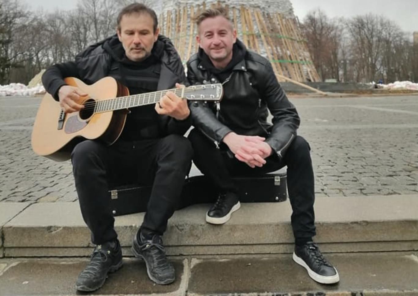 "Трішки поспівали": Жадан показав спільне фото з Вакарчуком у Харкові - 24 Канал "Трішки поспівали": Жадан показав спільне фото з Вакарчуком у Харкові - 24 Канал