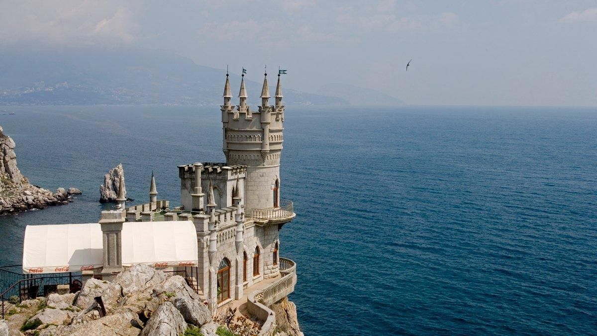 Жители Крыма стали безнадежными должниками, которых Кремль планирует использовать в войне Жители Крыма стали безнадежными должниками, которых Кремль планирует использовать в войне