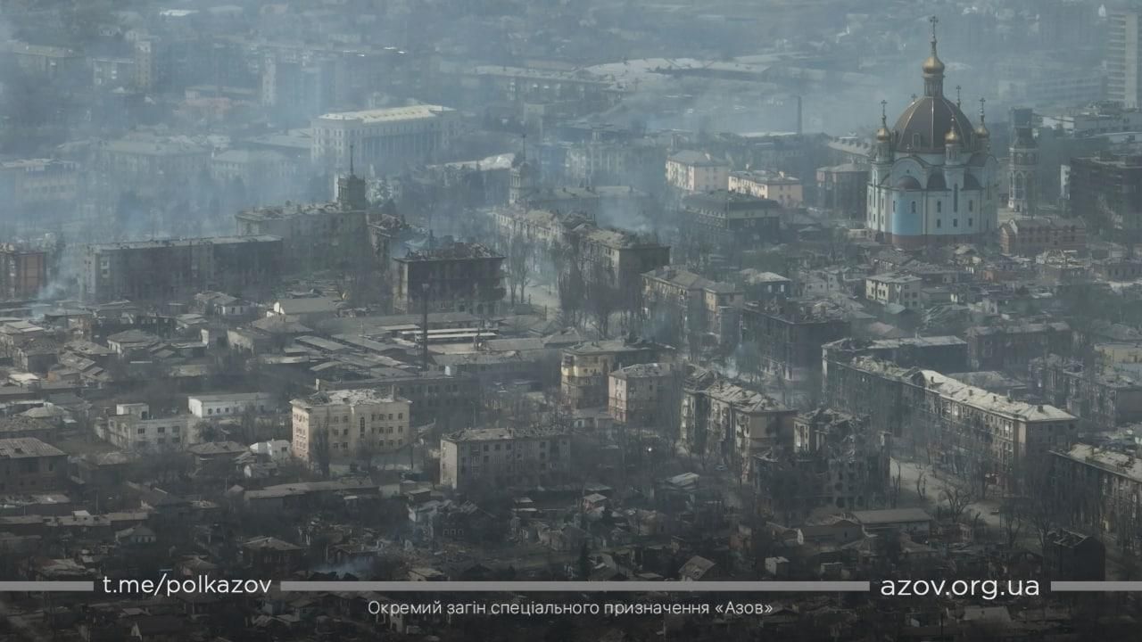 "Азов" просить цивільних, які вирвалися з пекла Маріуполя, розповісти світу свою історію - 24 Канал
