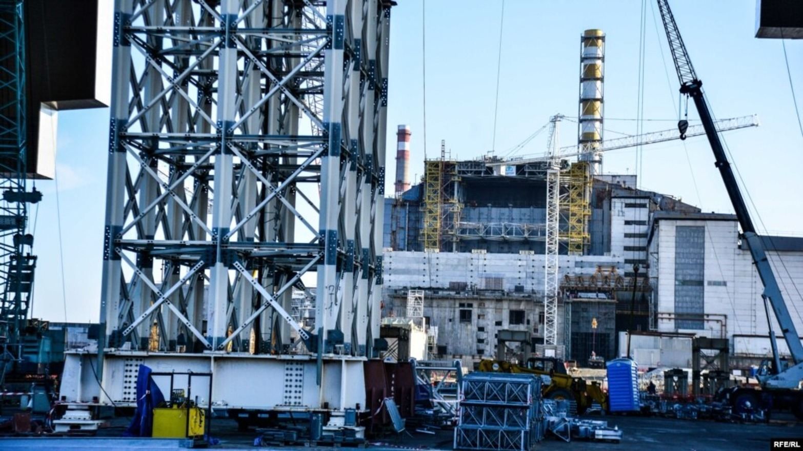 Оккупанты хранят боеприпасы возле ЧАЭС: есть угрозы для 4 энергоблока Оккупанты хранят боеприпасы возле ЧАЭС: есть угрозы для 4 энергоблока