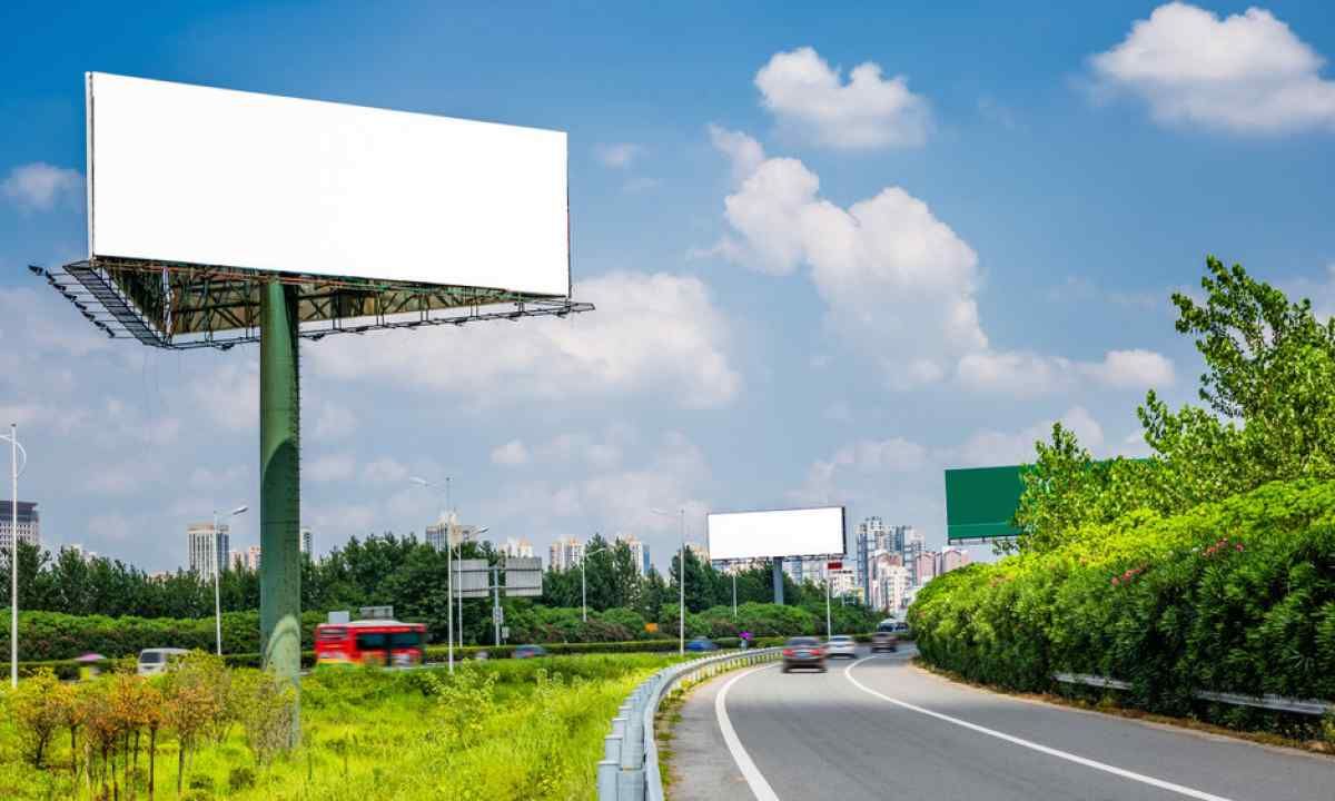 Киевавтодор демонтирует незаконные рекламные щиты: их используют для укрепления баррикад Киевавтодор демонтирует незаконные рекламные щиты: их используют для укрепления баррикад