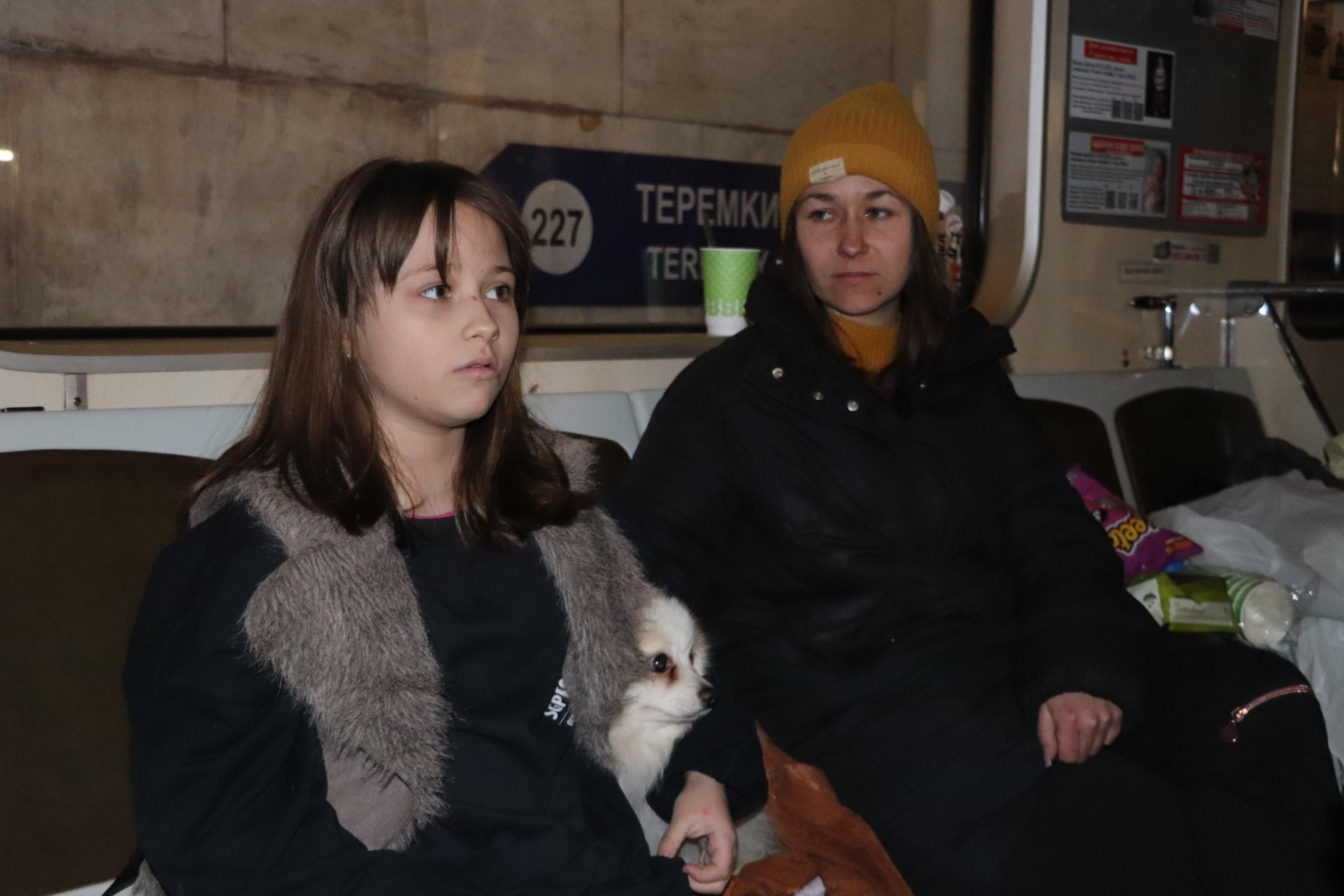 Столичное подземелье: как киевское метро стало вторым домом для украинцев – фоторепортаж Столичное подземелье: как киевское метро стало вторым домом для украинцев – фоторепортаж