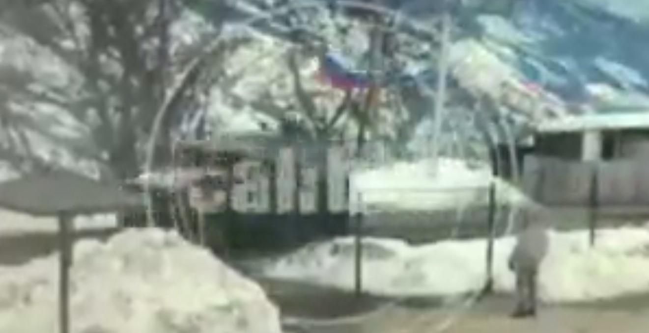В сети показали видео, как россияне вывозят технику из Нагорного Карабаха - 24 Канал