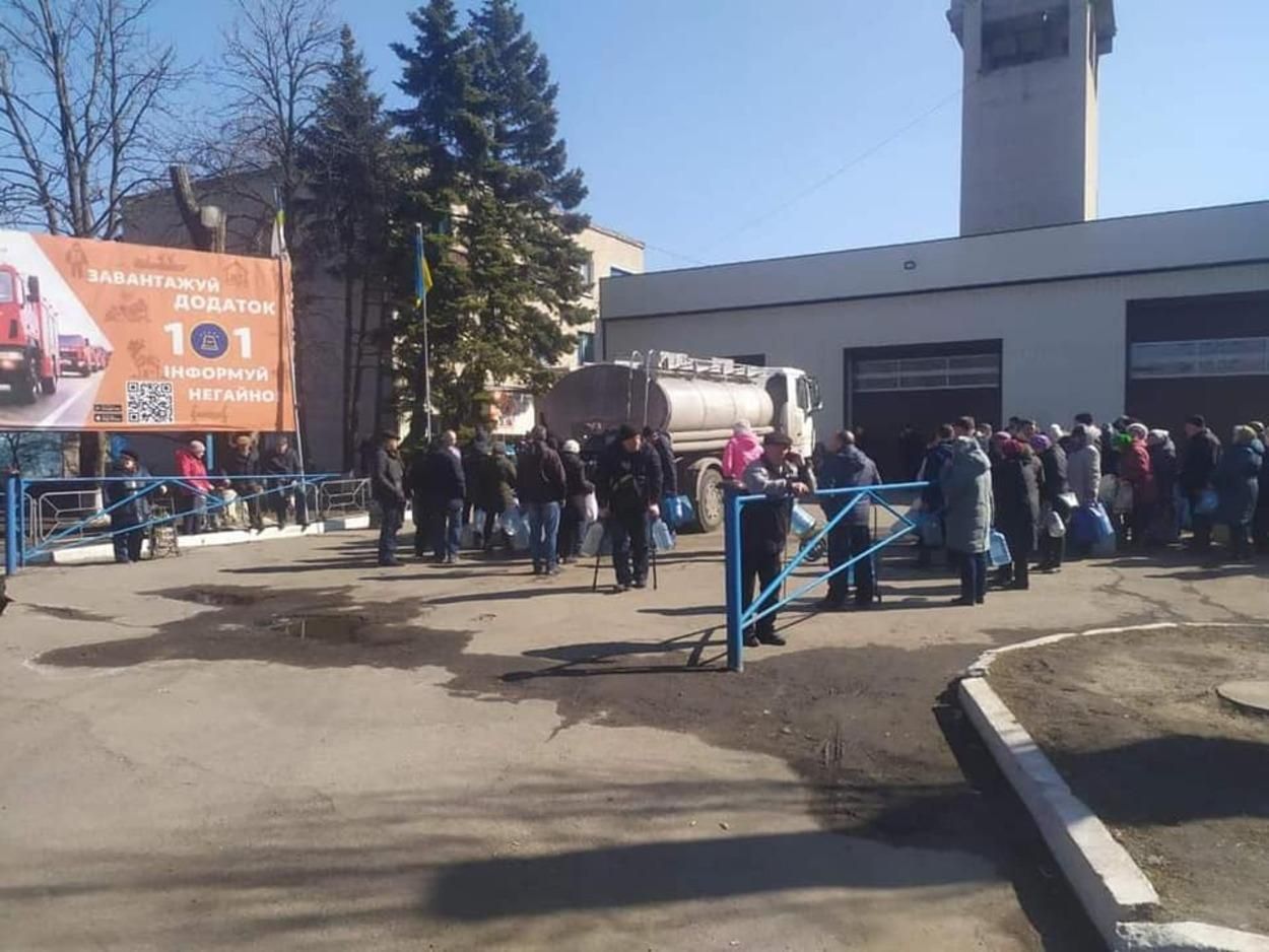 В Угледаре спасатели организовали подвоз воды в город - 24 Канал В Угледаре спасатели организовали подвоз воды в город - 24 Канал