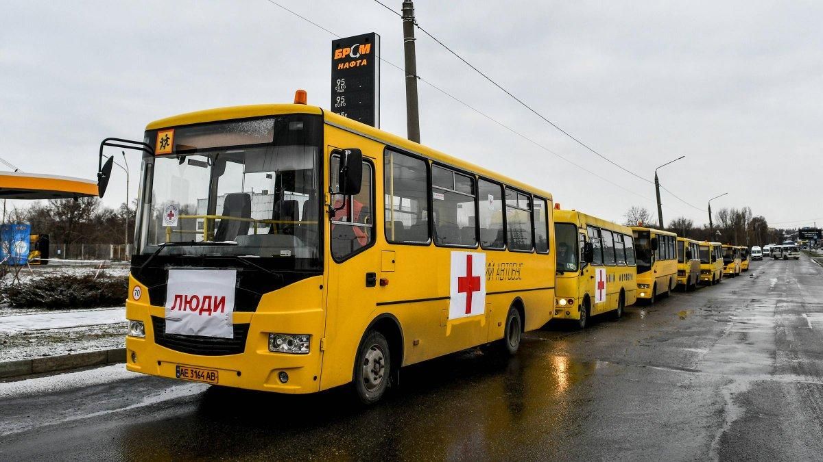 Колону автобусів із Запоріжжя знову не пускають до Бердянська - 24 Канал