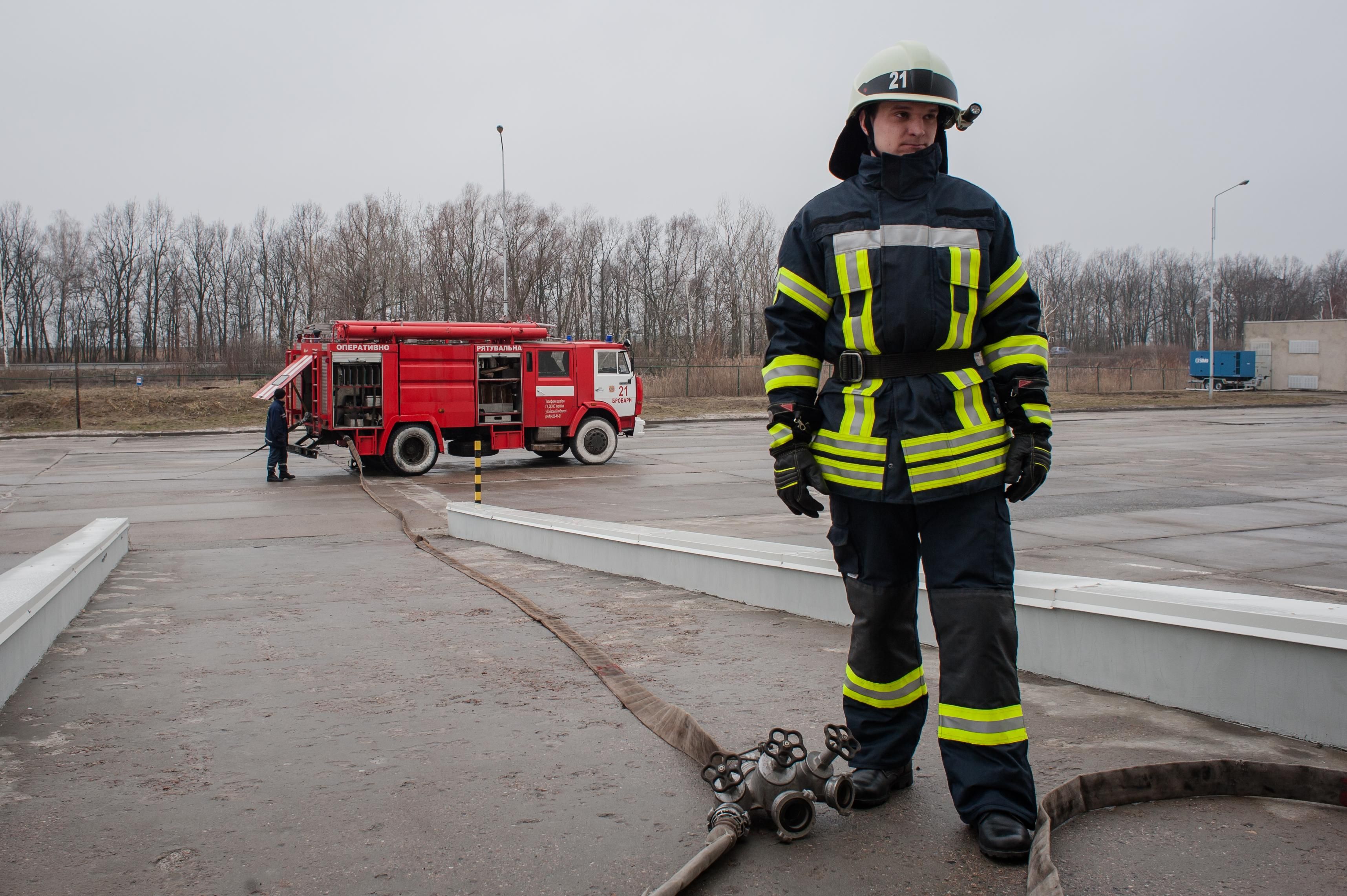 Нафтобаза на Волині серйозно постраждала, її досі гасять, – голова ОВА - 24 Канал Нафтобаза на Волині серйозно постраждала, її досі гасять, – голова ОВА - 24 Канал