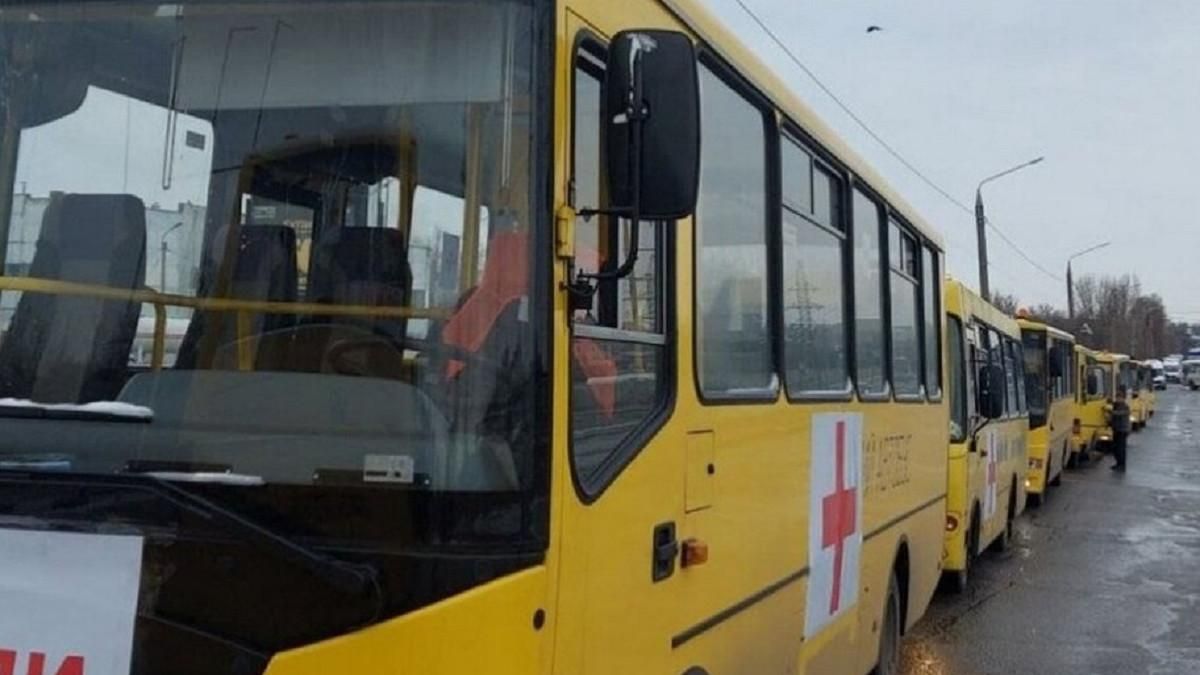 В Запорожье 22 автобуса и 4 фуры ждут, когда россияне предоставят зеленый коридор
