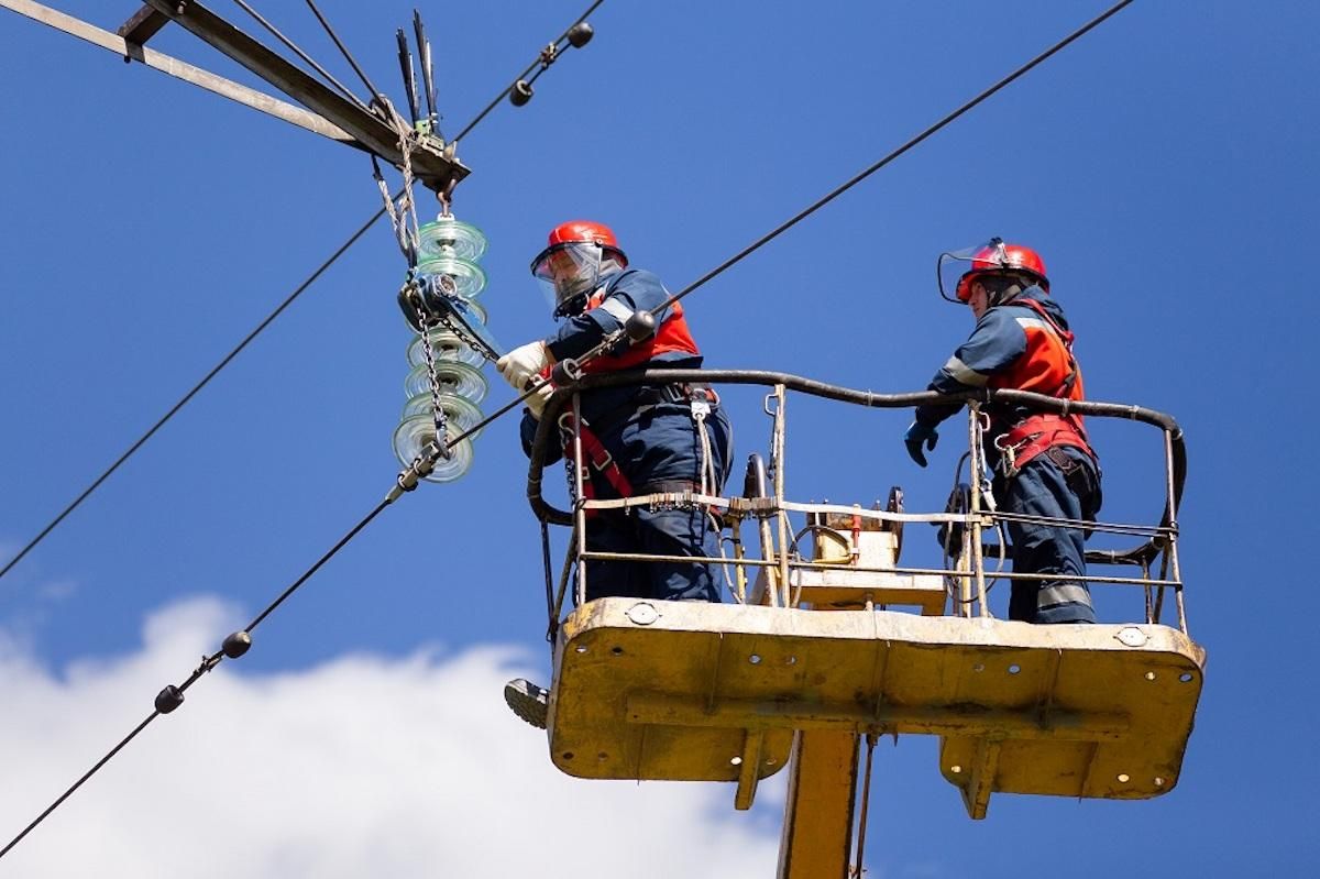 Через бойові дії біля Києва пошкоджені дві високовольтні лінії: 82 тисячі абонентів без світла - 24 Канал Через бойові дії біля Києва пошкоджені дві високовольтні лінії: 82 тисячі абонентів без світла - 24 Канал