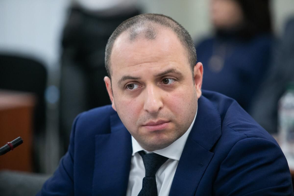 Росіяни поширили фейк про отруєння члена переговорної делегації Рустема Умєрова - 24 Канал Росіяни поширили фейк про отруєння члена переговорної делегації Рустема Умєрова - 24 Канал