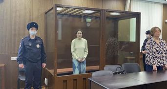 В России на 2 года осудили девушку, которая бросила коктейль Молотова в полицейских на протесте