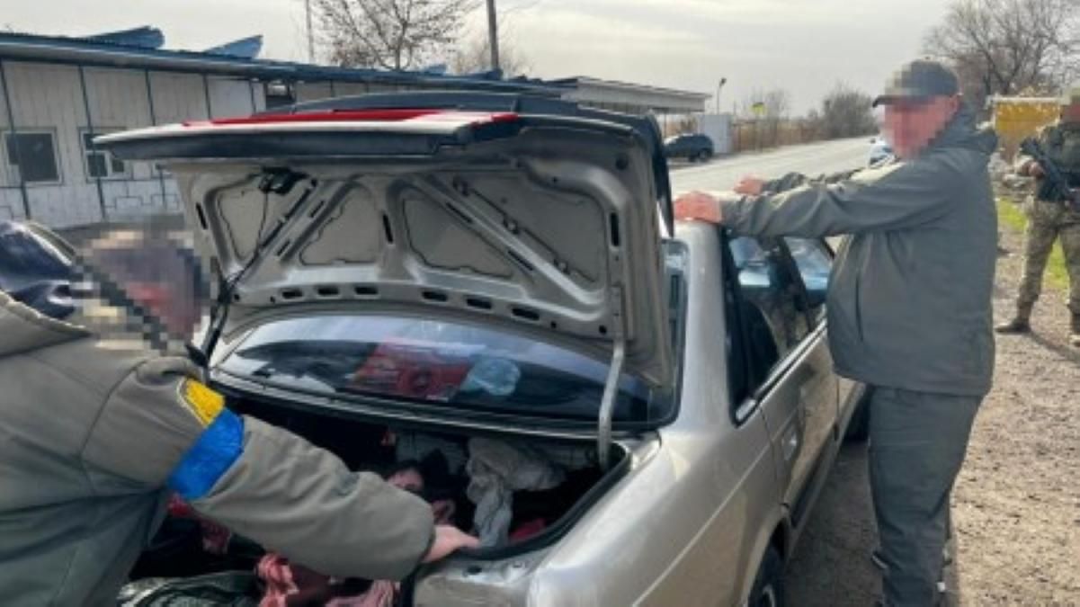 Пошел в тероборону, чтобы вывозить призывников за границу, – ДБР задержала злоумышленника Пошел в тероборону, чтобы вывозить призывников за границу, – ДБР задержала злоумышленника