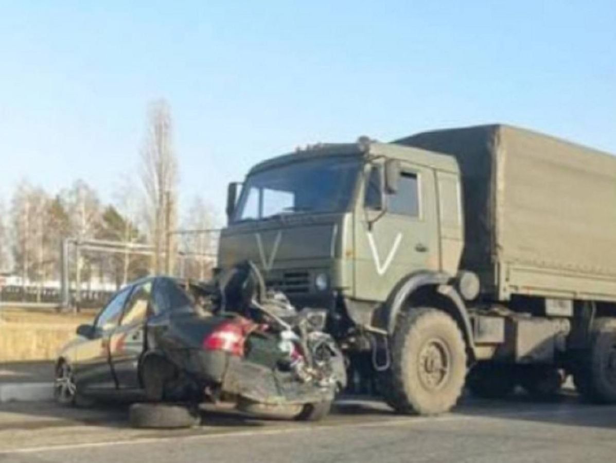 Российский военный грузовик раздавил легковушку в Беларуси: фото и видео с  места ДТП - 24 Канал