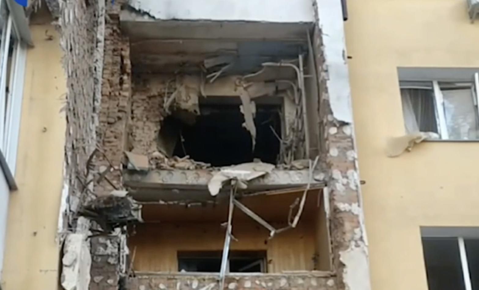 Росіяни не припиняють обстрілювати житлові квартали Чернігова: відео наслідків - 24 Канал