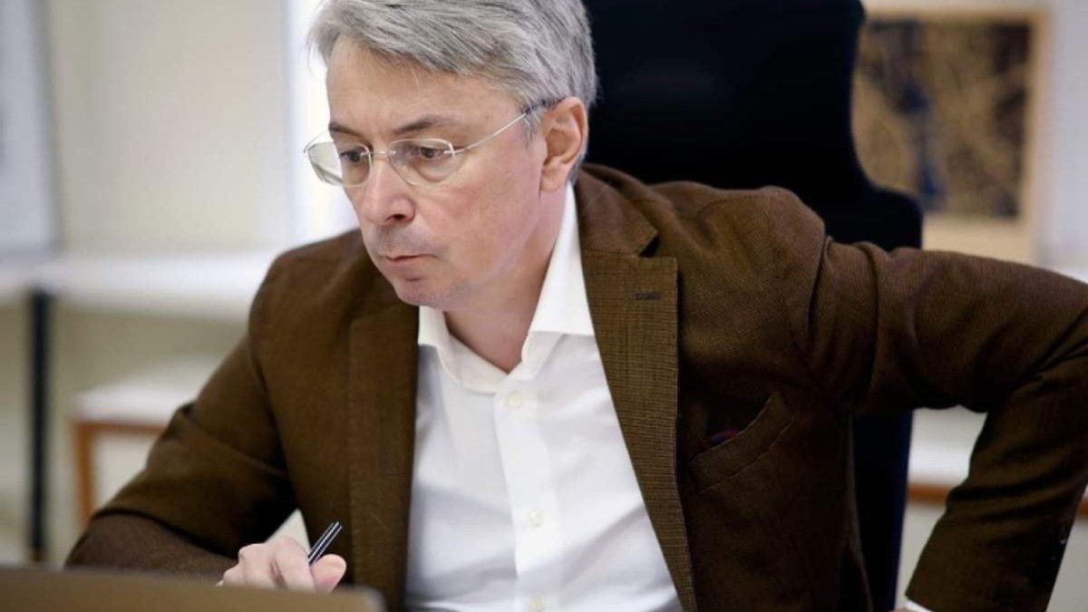 Вата-шоу, – Ткаченко про фейковий документ окупантів про "знущання з полонених" - 24 Канал Вата-шоу, – Ткаченко про фейковий документ окупантів про "знущання з полонених" - 24 Канал