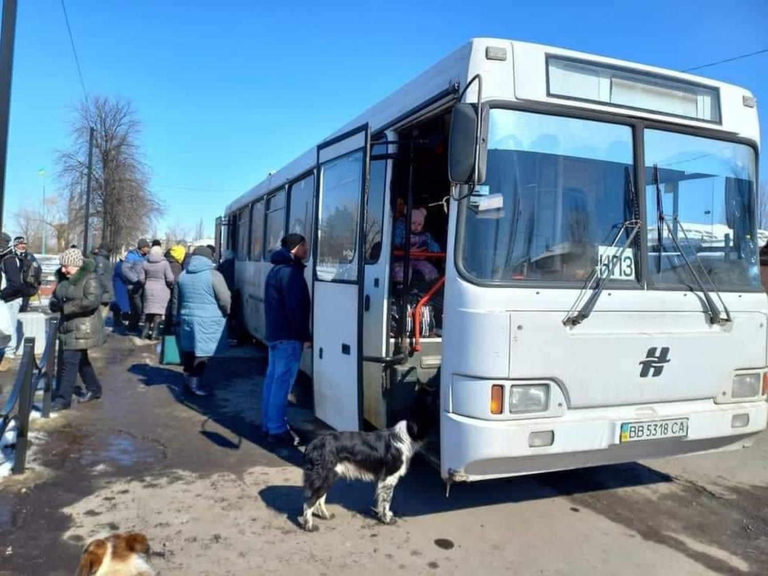 З Бердянська до Запоріжжя прибула прибула колона евакуйованих: врятована 881 людина - 24 Канал