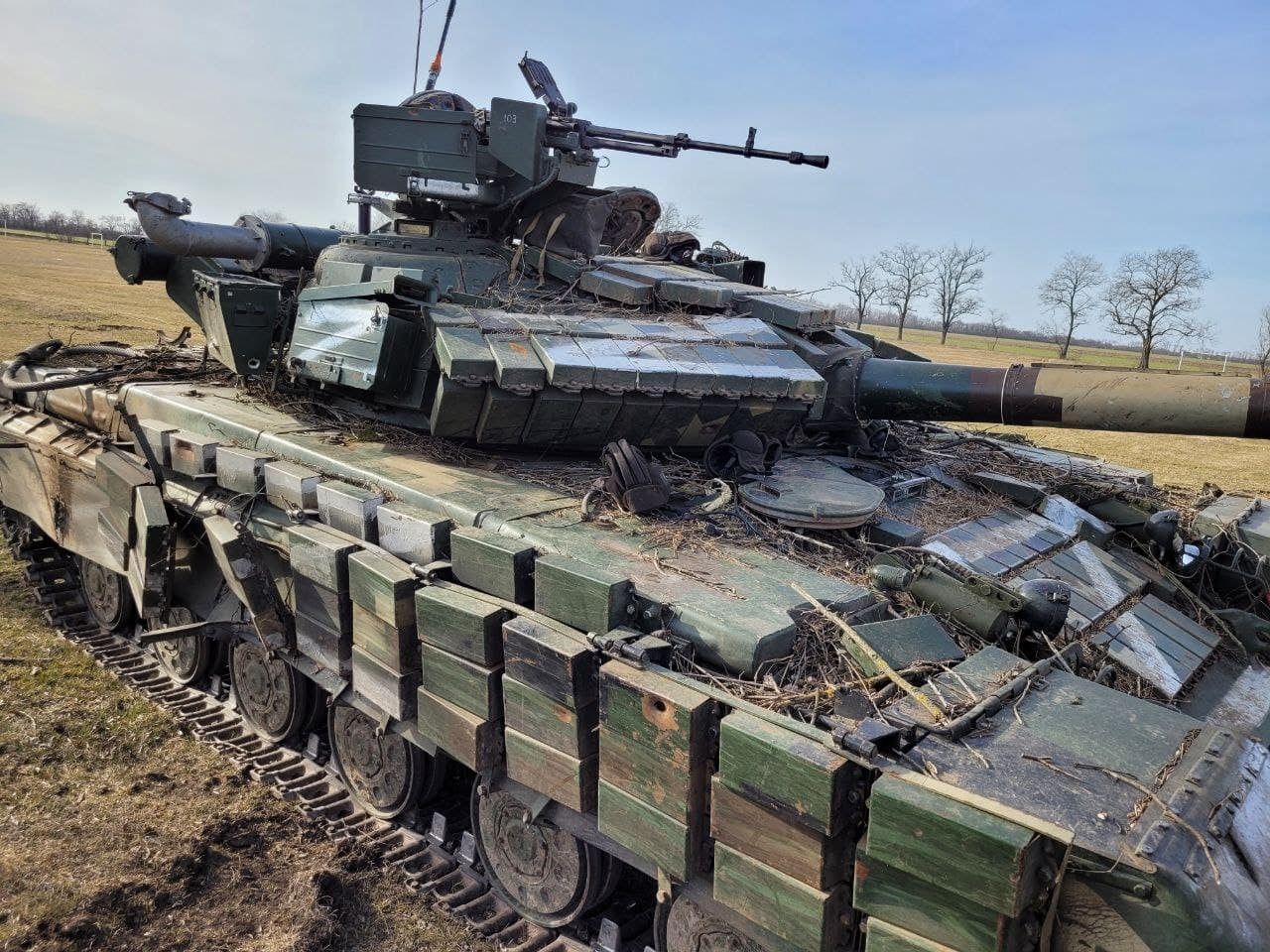 ЗСУ на Херсонщині захопили танки з повним комплектом боєприпасів й зенітну установку - 24 Канал