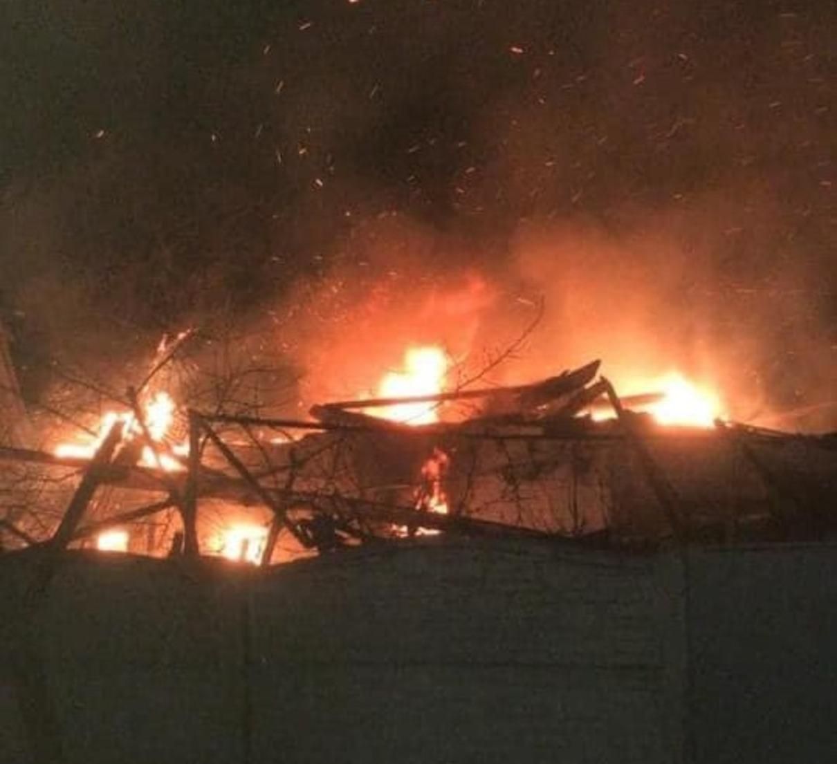 Окупанти всю ніч обстрілювали житлові будинки на Луганщині: палають квартали - 24 Канал