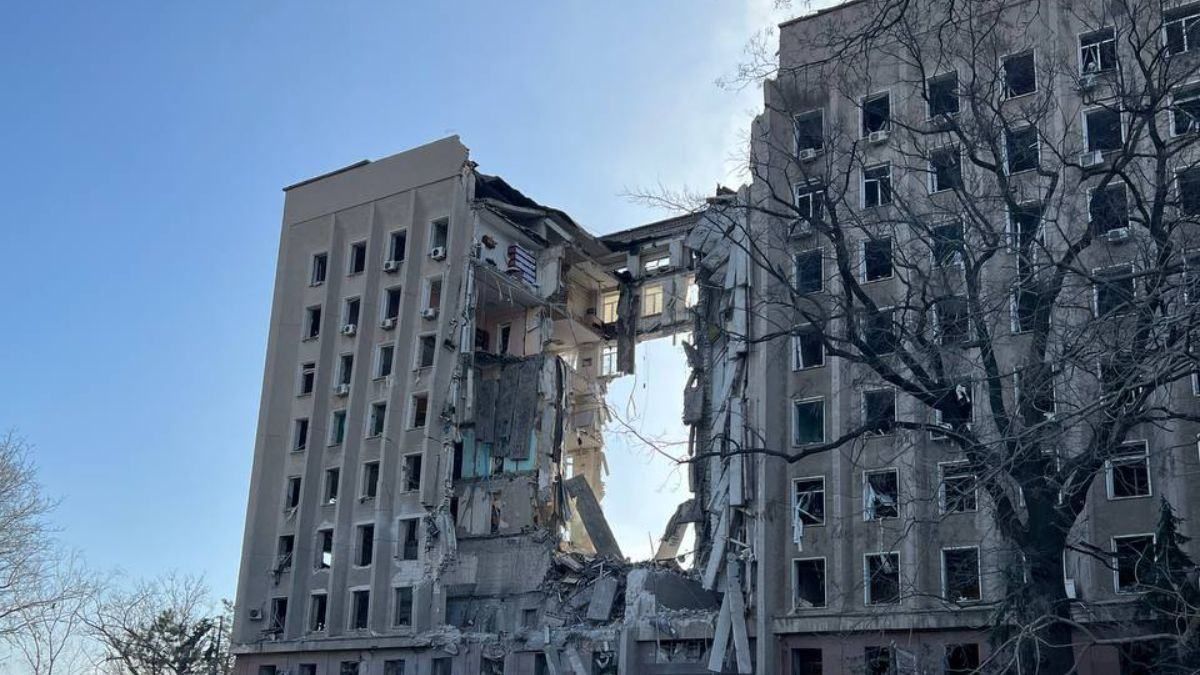 У Миколаєві окупанти влучили в кабінет Кіма у будівлі ОВА - 24 Канал У Миколаєві окупанти влучили в кабінет Кіма у будівлі ОВА - 24 Канал