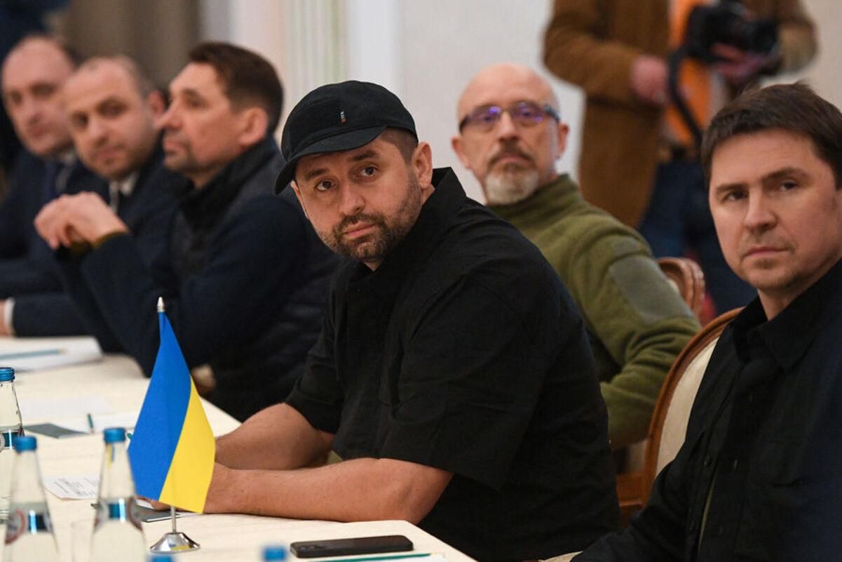 Це антисептик, а не горілка, – Арахамія потролив представника Росії на зустрічі в Стамбулі - 24 Канал Це антисептик, а не горілка, – Арахамія потролив представника Росії на зустрічі в Стамбулі - 24 Канал