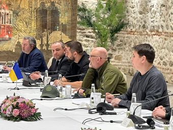 Україна не входитиме у військові блоки, якщо гарантії безпеки запрацюють, – Чалий 