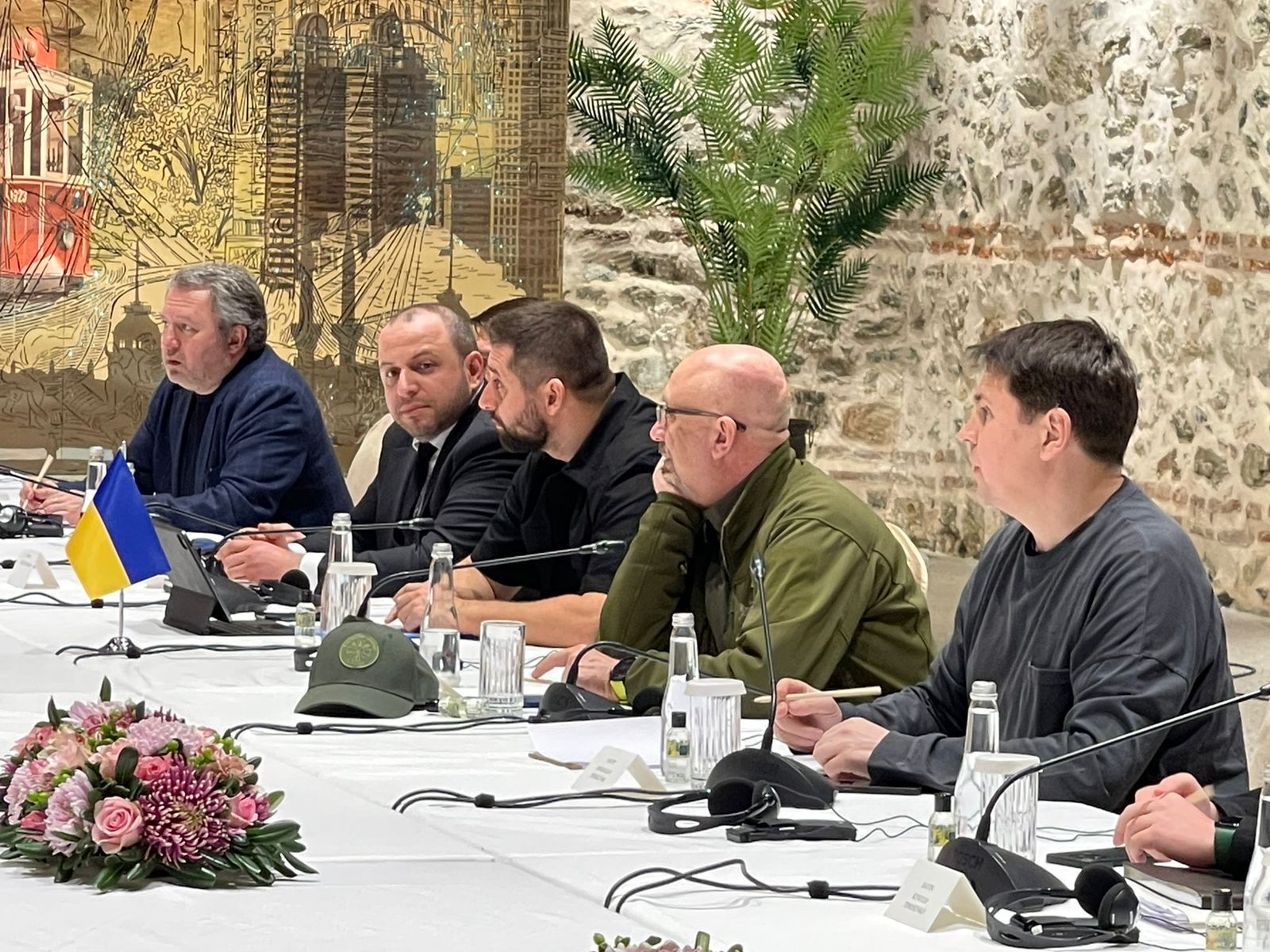 Украина не будет входить в военные блоки, если гарантии безопасности заработают, – Чалый Украина не будет входить в военные блоки, если гарантии безопасности заработают, – Чалый