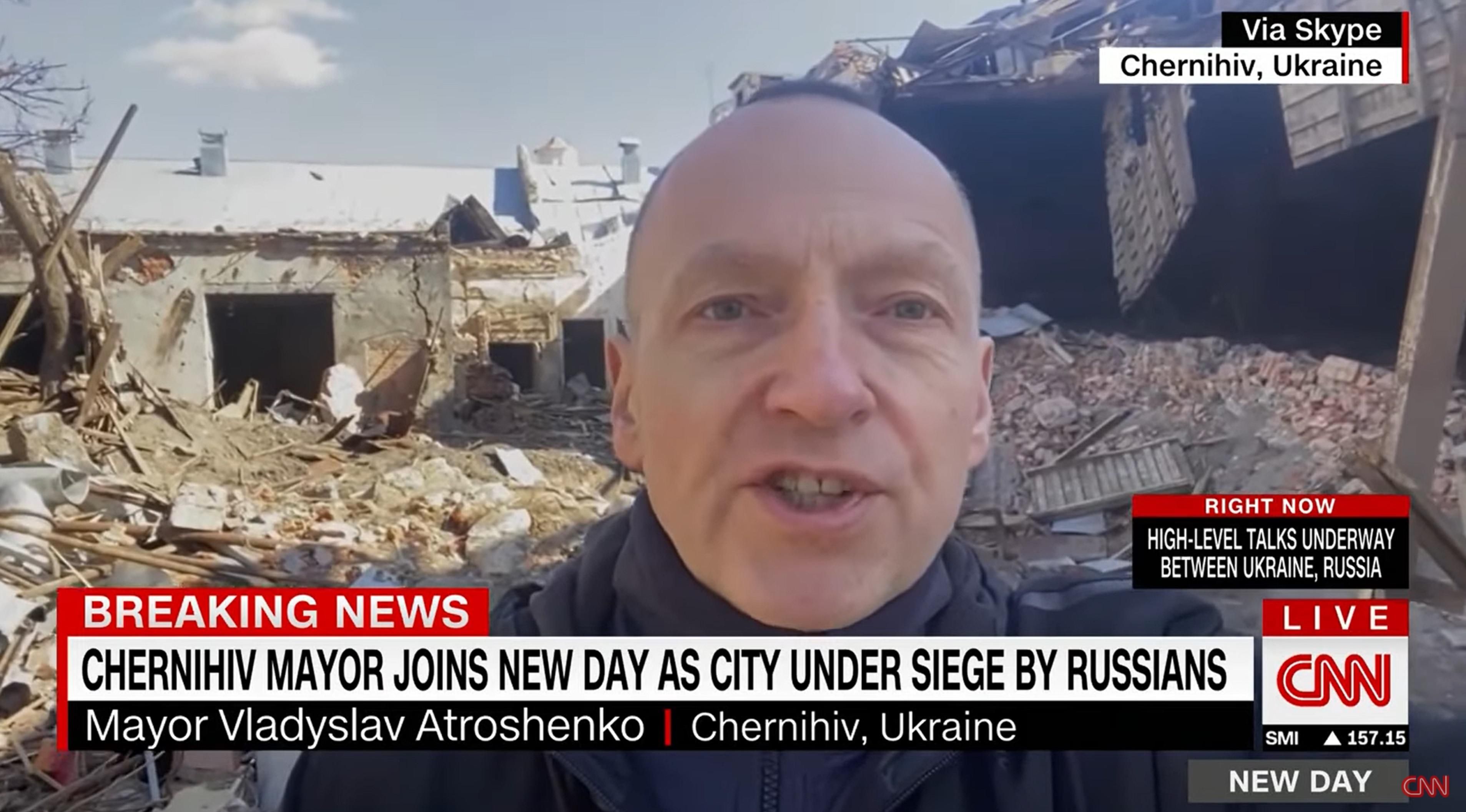 Во время эфира CNN с мэром Чернигова произошел взрыв: Атрошенко даже не моргнул глазом – видео - 24 Канал