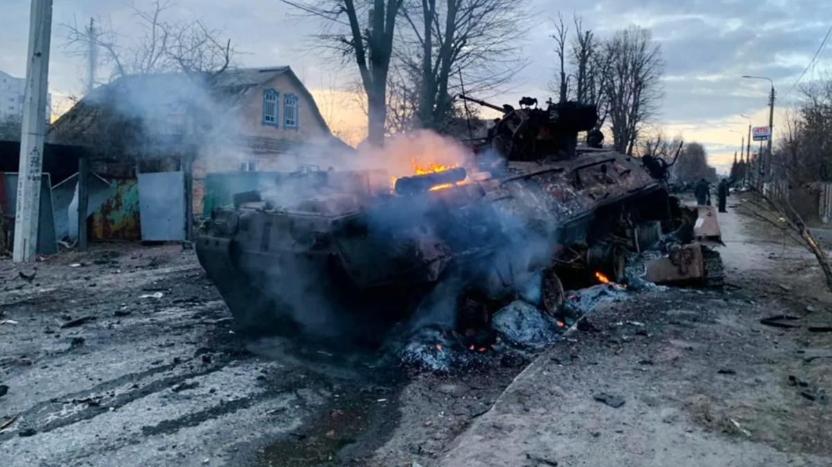 Оккупанты взорвали свой БТР, а затем сожгли пункт пропуска в Сумской области: какие были мотивы