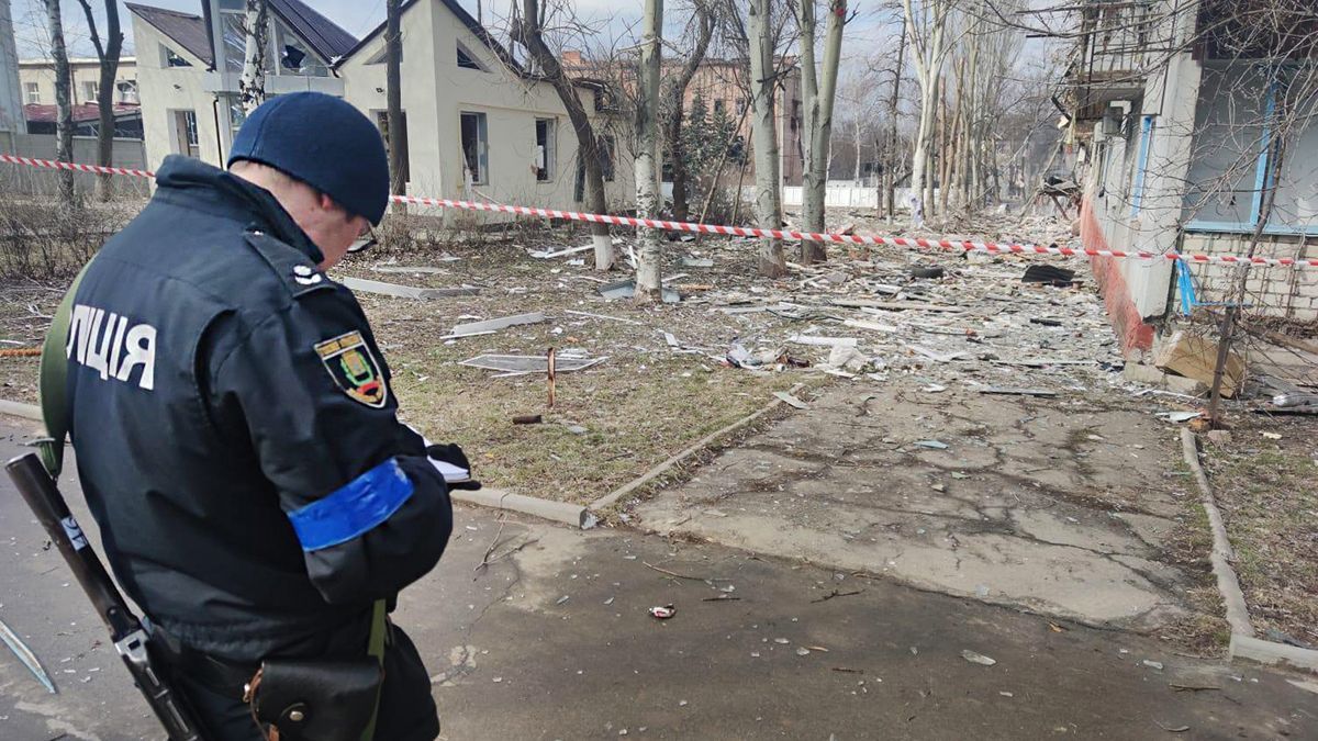 Поліція шукає не тільки міни: як наводять порядок на звільнених територіях Київщини - 24 Канал Поліція шукає не тільки міни: як наводять порядок на звільнених територіях Київщини - 24 Канал