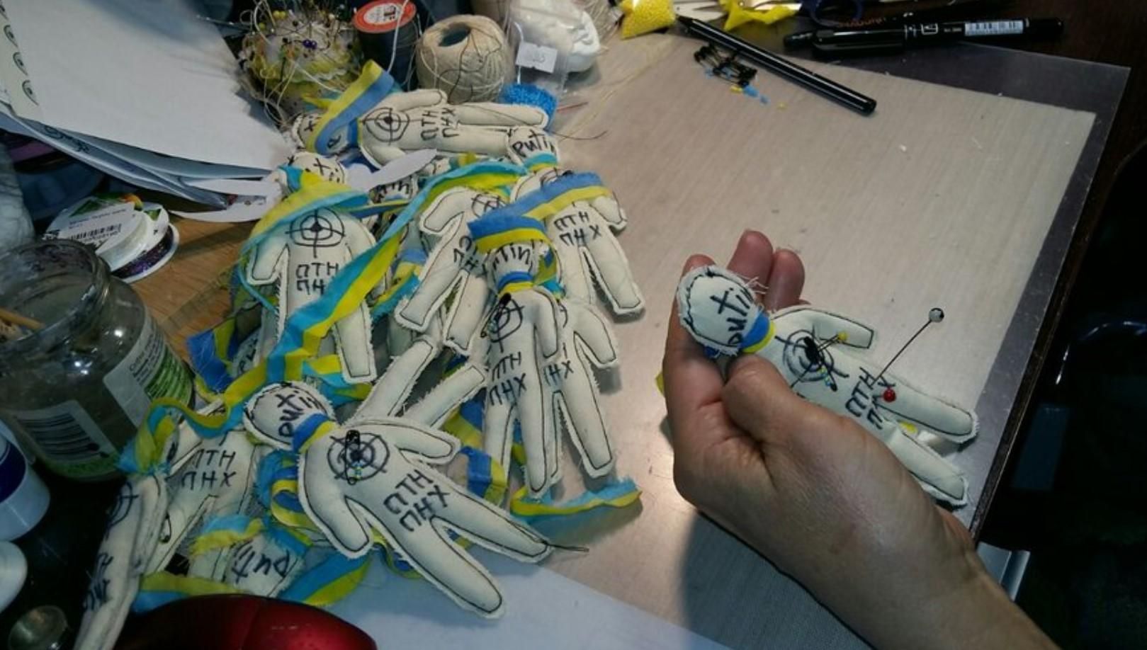 Майстриня з Ужгорода шиє ляльки вуду Путіна, щоб зібрати гроші на ЗСУ - 24 Канал Майстриня з Ужгорода шиє ляльки вуду Путіна, щоб зібрати гроші на ЗСУ - 24 Канал