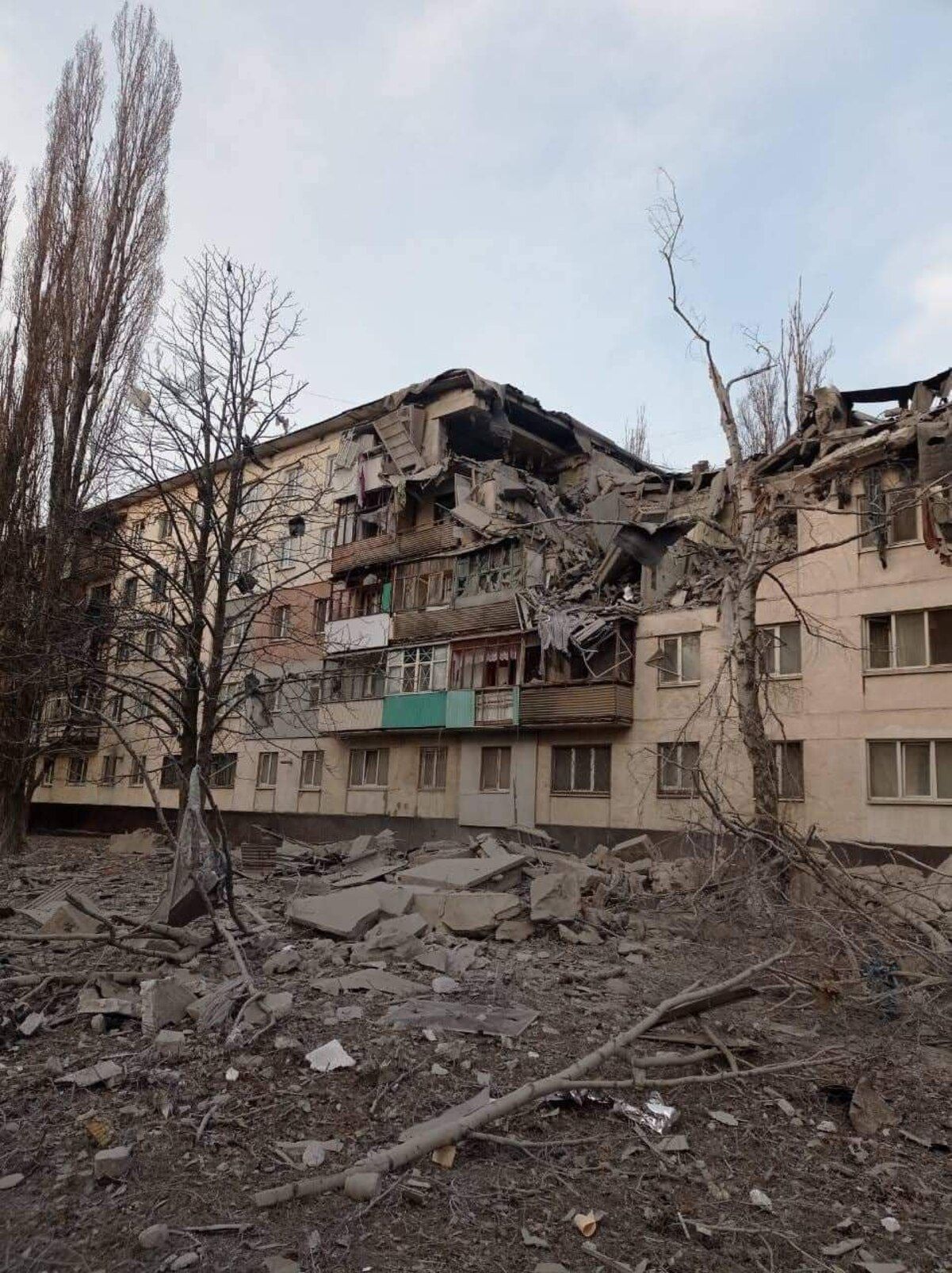Вранці росіяни потужно обстріляли Лисичанськ: багато домів зруйновані, відомо про жертв - 24 Канал