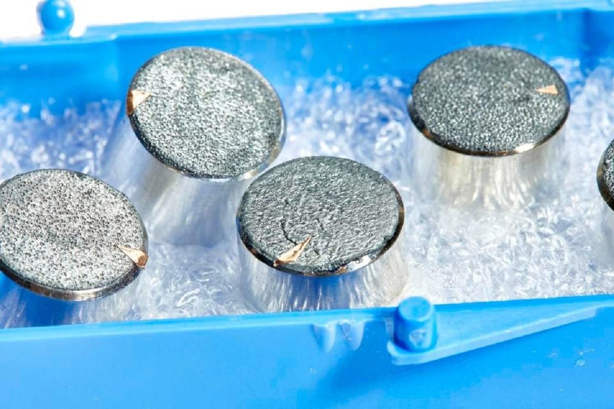 Мішок місячного пилу, який зібрав Ніл Армстронг понад 50 років тому, продадуть ні аукціоні - Техно Мішок місячного пилу, який зібрав Ніл Армстронг понад 50 років тому, продадуть ні аукціоні - Техно