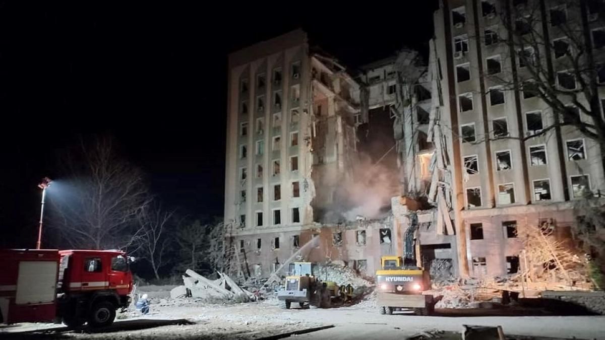 Уже 14 погибших в результате обстрела Николаевской ОВА - 24 Канал Уже 14 погибших в результате обстрела Николаевской ОВА - 24 Канал