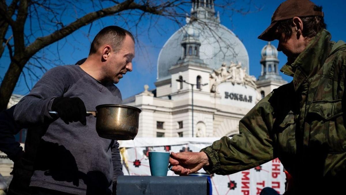 У них – техніка і накази, а у нас – народ: Зеленський показав чергову партію зворушливих фото - 24 Канал