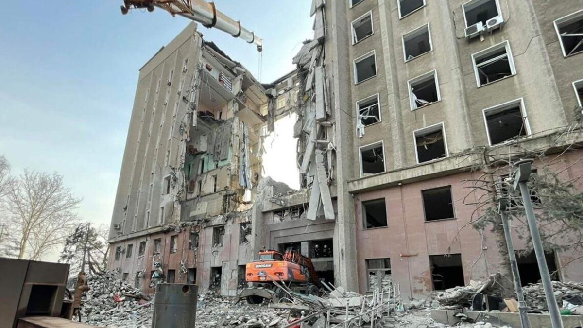 Ще одна людина померла в лікарні: кількість жертв удару по Миколаївській ОДА знову зросла - 24 Канал Ще одна людина померла в лікарні: кількість жертв удару по Миколаївській ОДА знову зросла - 24 Канал