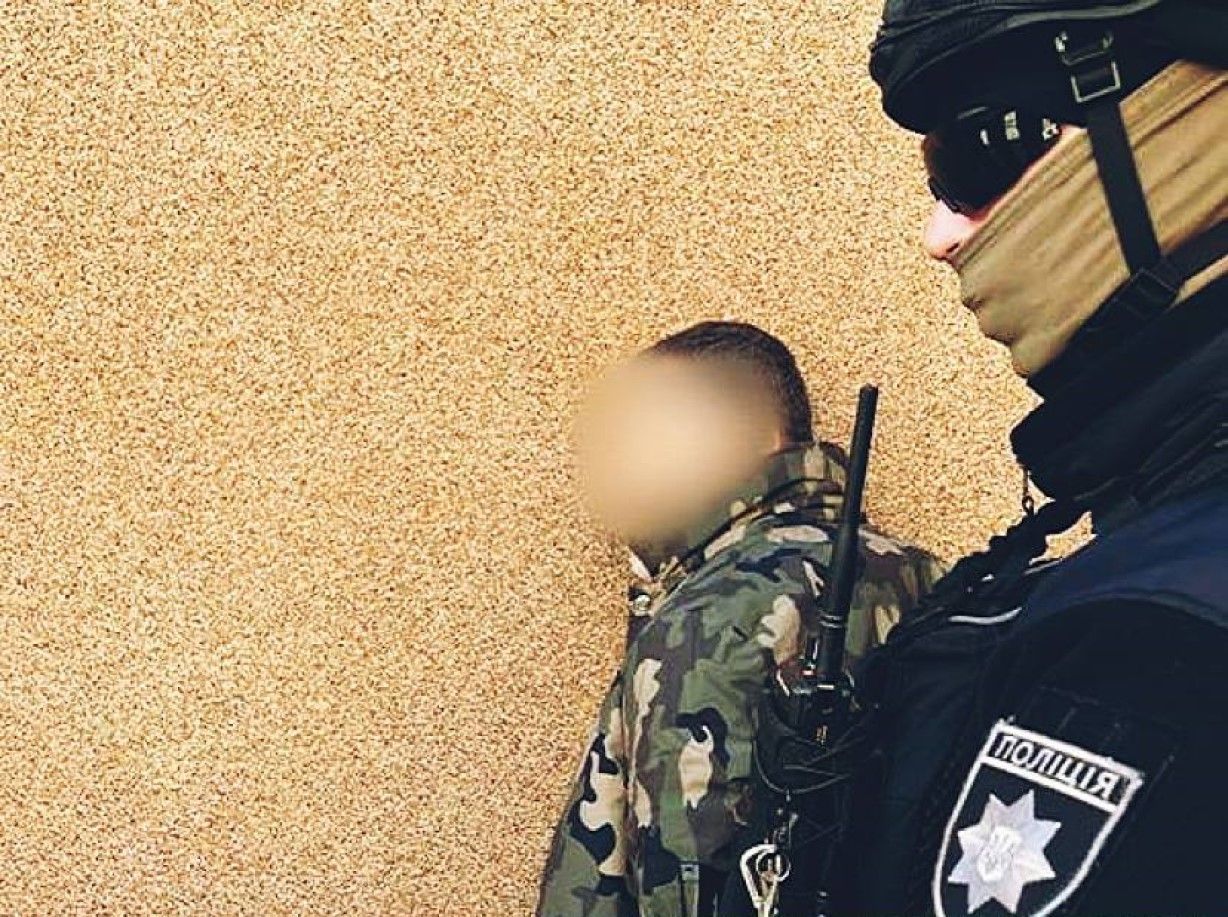 Из-за подделки документов женщина "натравила" банду мужчин на полицейских Из-за подделки документов женщина "натравила" банду мужчин на полицейских